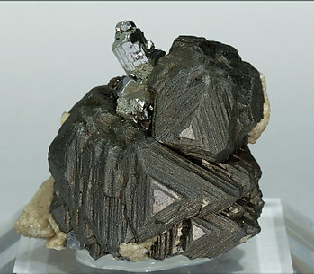 Sphalerite with Chalcopyrite, Arsenopyrite and Siderite. Front