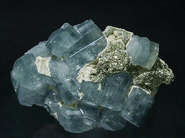 Fluorapatite with Pyrite, Siderite and Muscovite.