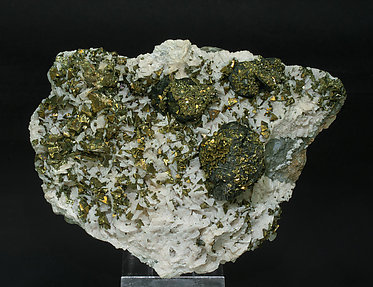 Chalcopyrite with Sphalerite and Dolomite. 