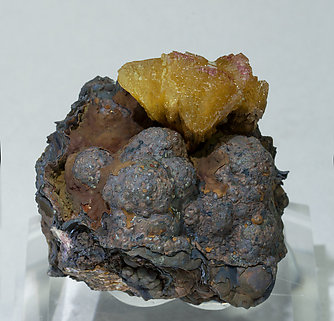 Adamite (variety manganoan) on Goethite. 