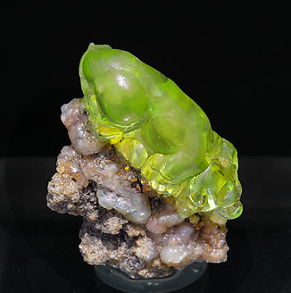 Opal (variety hyalite). Day light