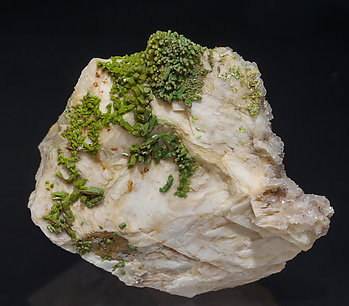 Pyromorphite with Baryte and Quartz. Front