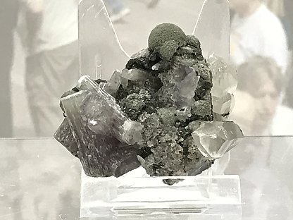 Fluorapatite with Quartz, Muscovite and Chlorite.