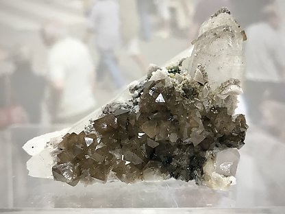 Scheelite with Quartz, Dolomite and Chalcopyrite.