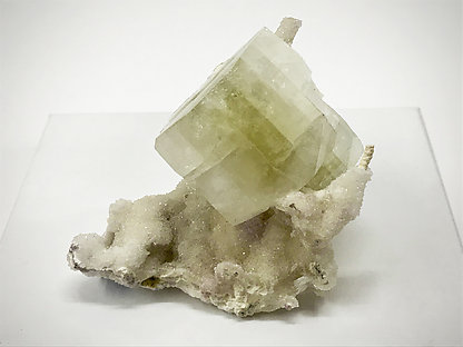 Fluorapophyllite-(K). 