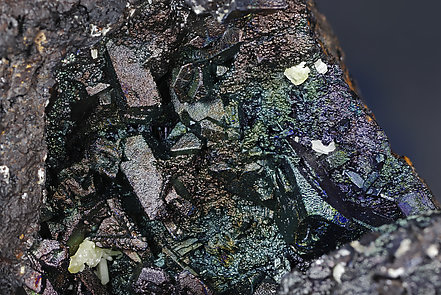 Cerussite after Anglesite on Goethite. Photo: Joaquim Calln