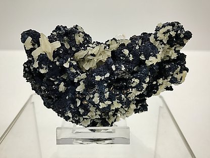 Cerussite on Goethite. 