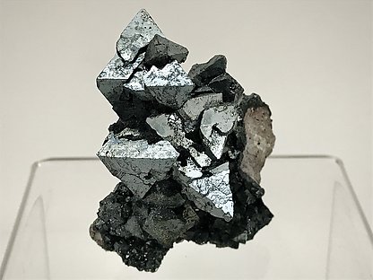 Hematite after Magnetite (variety martite). Front