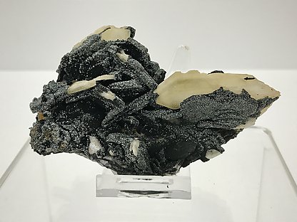 Baryte with Pirolusite. 