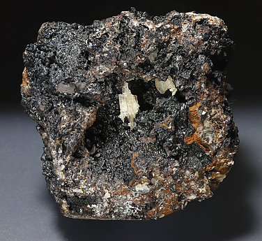 Cerussite on Goethite.