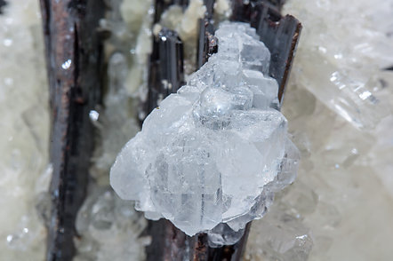 Fluorite on Hbnerite and Quartz. 