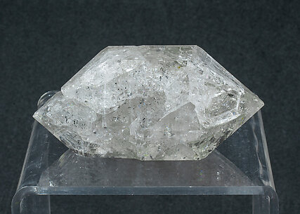 Quartz (doubly terminated) with hydrocarbon inclusions.