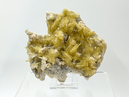 Baryte with Quartz and Dolomite.