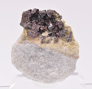 Spinel on Calcite.