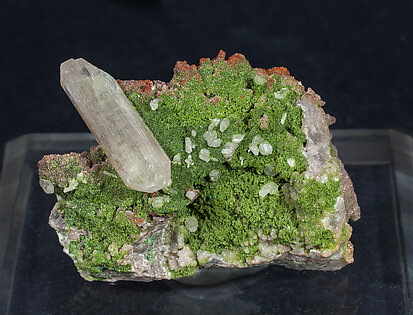 Cerussite doubly terminated with Duftite and Willemite. 