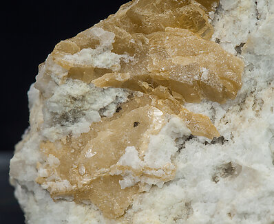 Wulfenite (variety chillagite) with Baryte and Galena. 