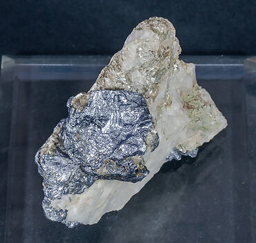 Molybdenite on Quartz and Muscovite. Side