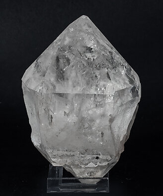 Quartz with hydrocarbon inclusions.