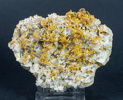 Pyromorphite with Quartz. Front