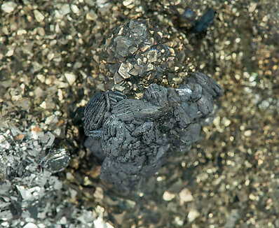 Bornite after Chalcocite with Sb-bearing Tennantite-(Fe). 