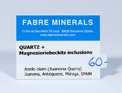 Quartz with Magnesioriebeckite inclusions