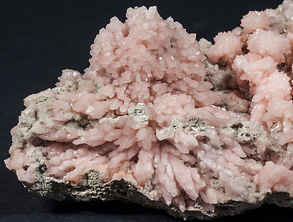 Quartz (variety rose quartz).