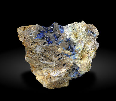 Cuprodongchuanite with Veszelyite and Hemimorphite. Front / Photo: Joaquim Callén
