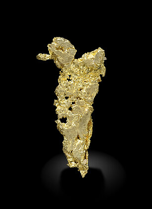 Gold (spinel twin). Front / Photo: Joaquim Calln