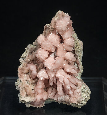 Quartz (variety rose quartz).