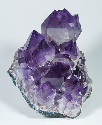 Quartz (variety amethyst) with Calcite.