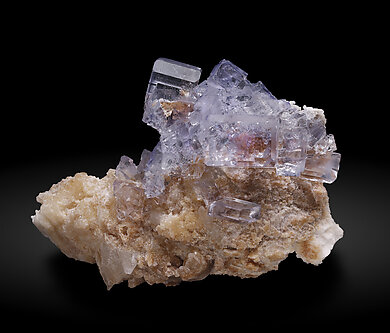 Fluorite with Calcite. Front / Photo: Joaquim Calln