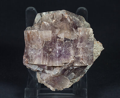 Aragonite. Front