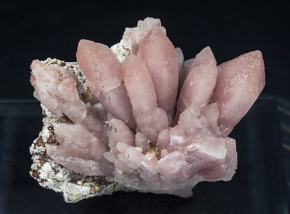 Quartz (variety rose quartz). 