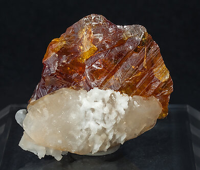 Sphalerite with Calcite and Dolomite. Side