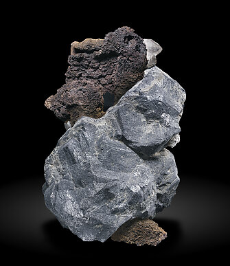 Galena con Cerusita y Dolomita (variedad dolomita ferrífera). Foto: Joaquim Callén