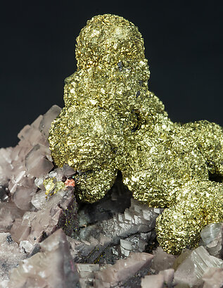 Chalcopyrite with Calcite. 