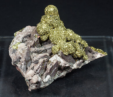 Chalcopyrite with Calcite.