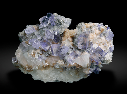 Fluorite with Calcite. Front / Photo: Joaquim Callén