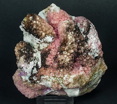 Talmessite coating Calcite with manganese oxides. 