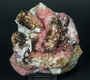 Talmessite coating Calcite with manganese oxides.