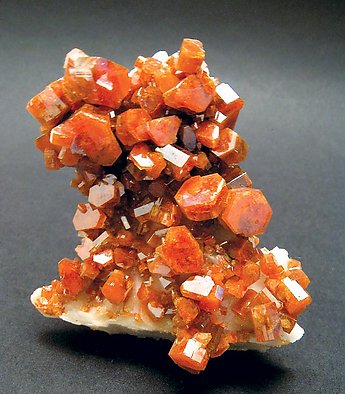 Vanadinite on Baryte.