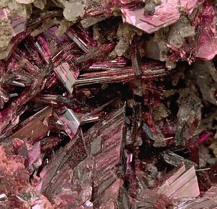 Erythrite with Quartz. 