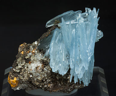 Baryte with Calcite and limonite.