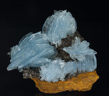 Baryte with Calcite and limonite. 