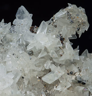 Pentahydroborite with Andradite, Galena and Wurtzite. 