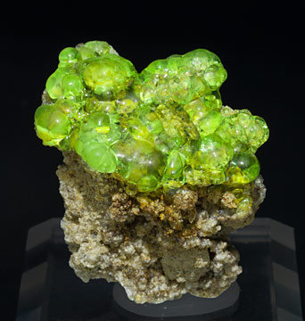 Opal (variety hyalite). Day light