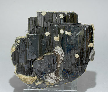 Ferberite with Siderite and Muscovite. 