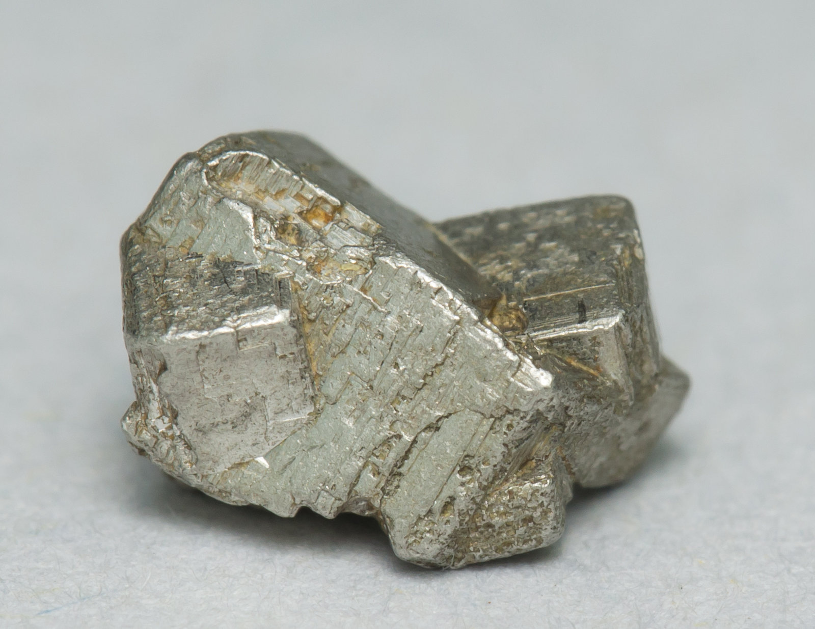 specimens/s_imagesAA4/Platinum-EA51AA4r.jpg