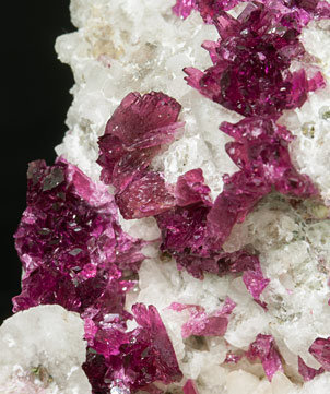 Mg-rich Roselite on Calcite. 