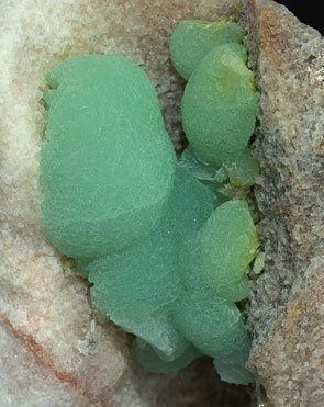 Smithsonite on Calcite. 